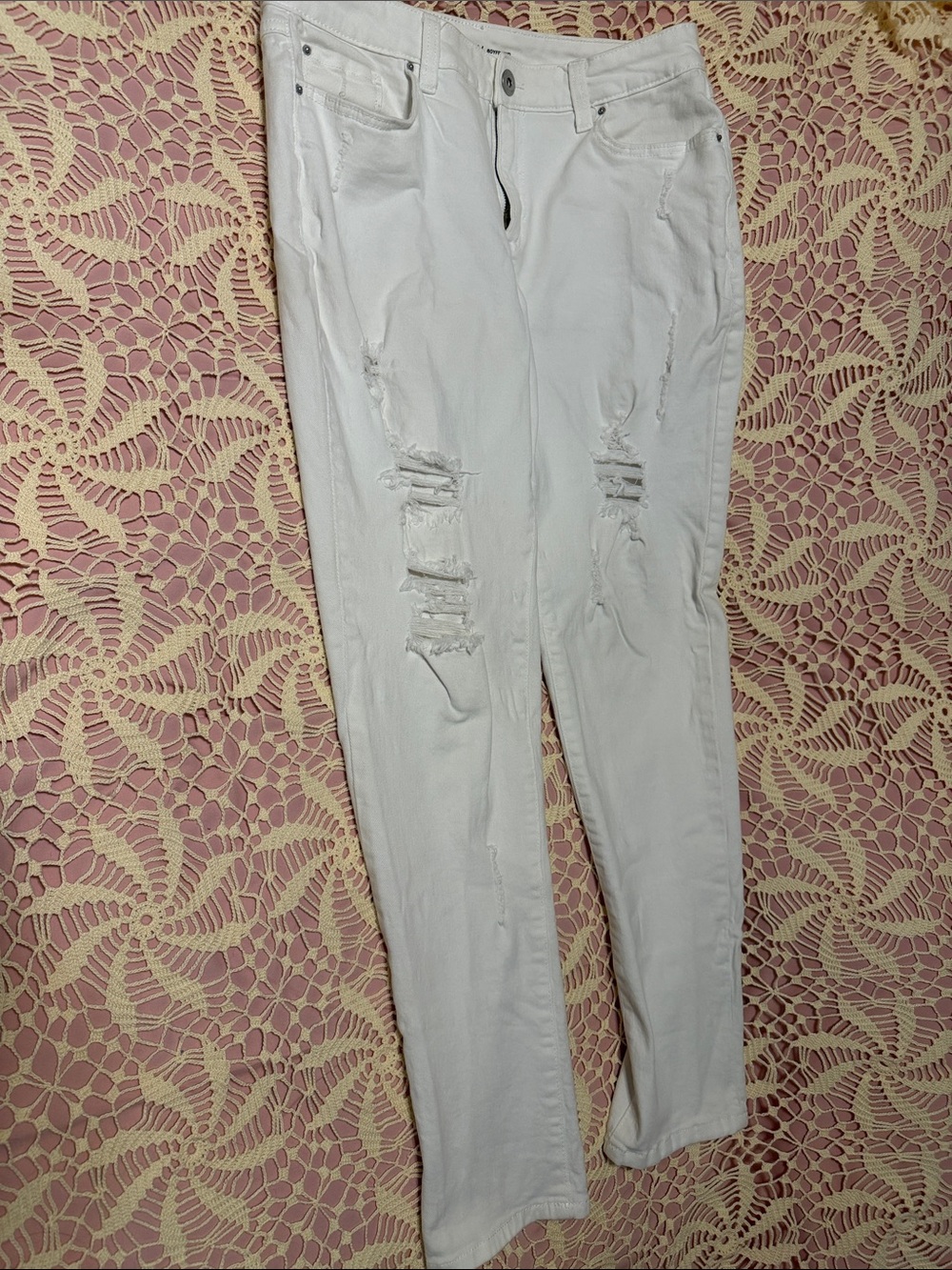 Women’s White Distressed Skinny Jeans